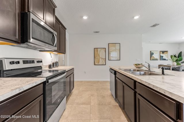 335 Calcutta Avenue NW, Palm Bay, FL 32907