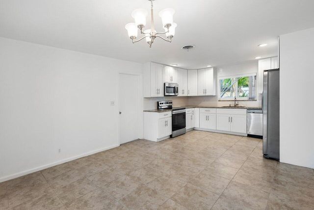 617 SE 8th Avenue, Deerfield Beach, FL 33441
