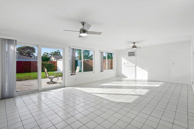 617 SE 8th Avenue, Deerfield Beach, FL 33441