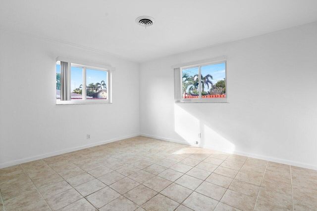 617 SE 8th Avenue, Deerfield Beach, FL 33441