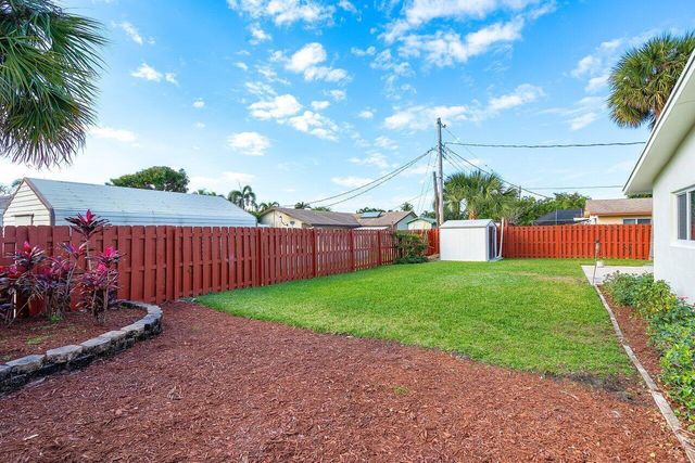 617 SE 8th Avenue, Deerfield Beach, FL 33441
