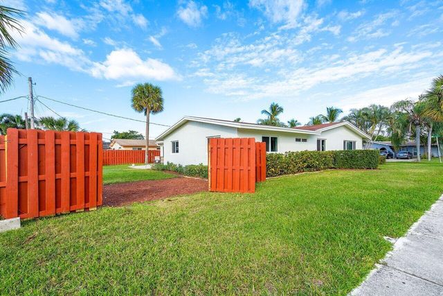 617 SE 8th Avenue, Deerfield Beach, FL 33441