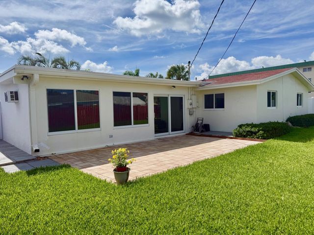 617 SE 8th Avenue, Deerfield Beach, FL 33441