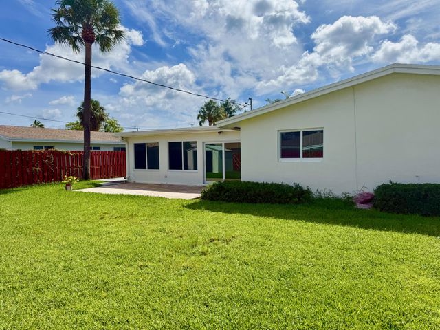 617 SE 8th Avenue, Deerfield Beach, FL 33441