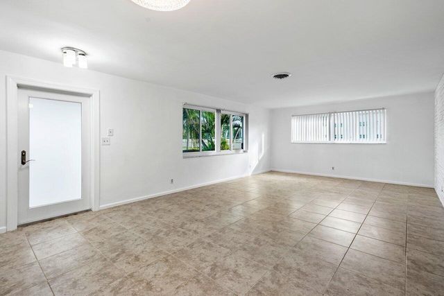 617 SE 8th Avenue, Deerfield Beach, FL 33441
