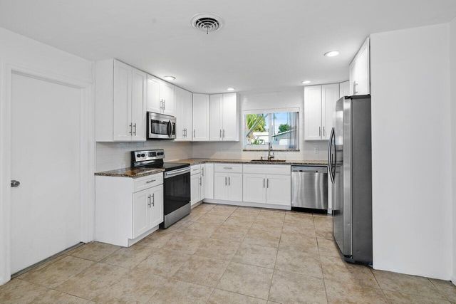 617 SE 8th Avenue, Deerfield Beach, FL 33441