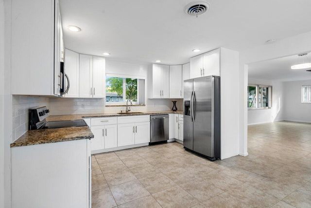 617 SE 8th Avenue, Deerfield Beach, FL 33441