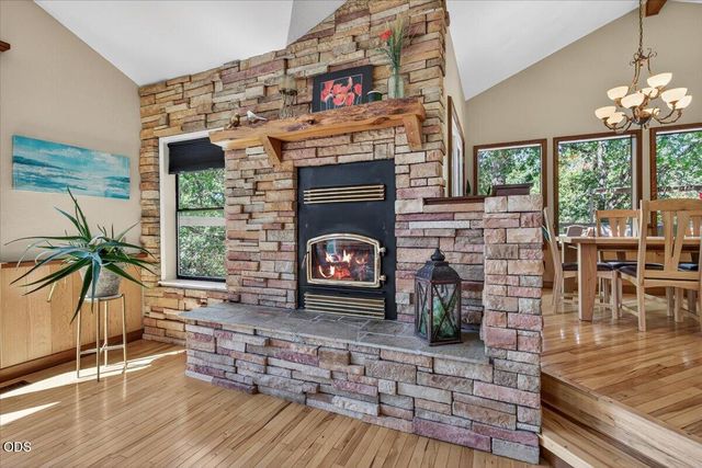 1748 NW Crescent Drive, Grants Pass, OR 97526