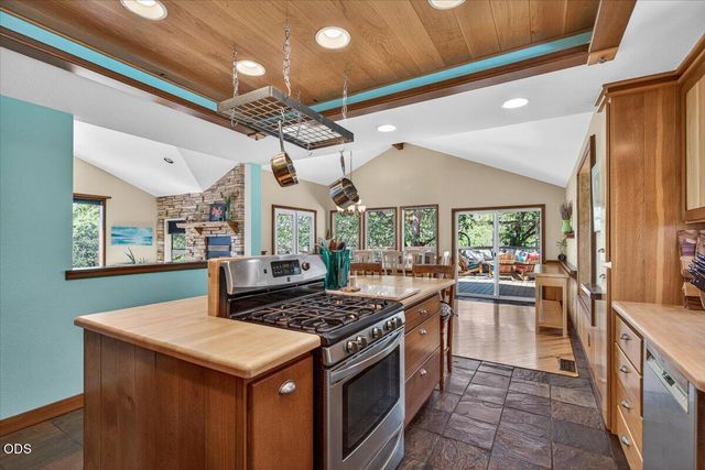 1748 NW Crescent Drive, Grants Pass, OR 97526