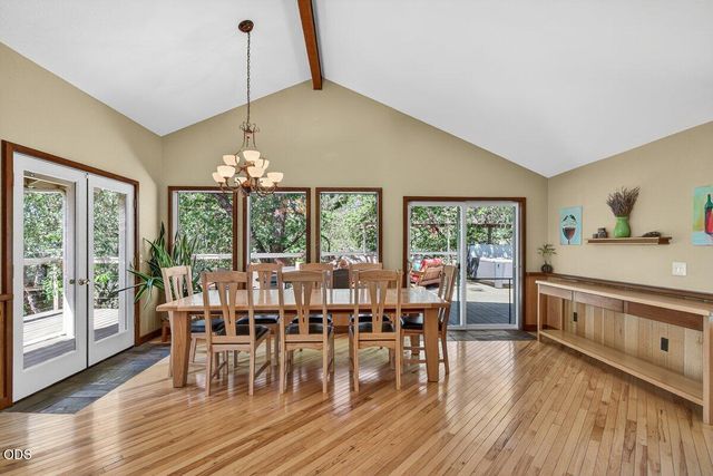 1748 NW Crescent Drive, Grants Pass, OR 97526