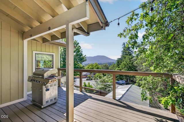 1748 NW Crescent Drive, Grants Pass, OR 97526