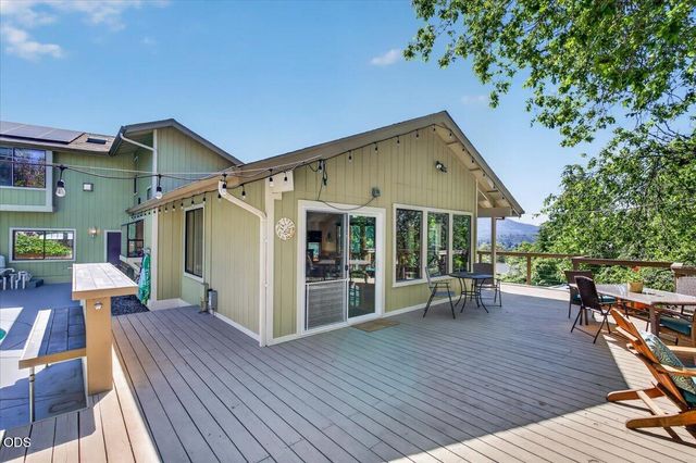 1748 NW Crescent Drive, Grants Pass, OR 97526