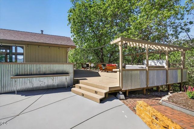 1748 NW Crescent Drive, Grants Pass, OR 97526
