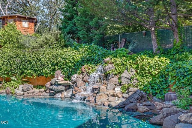 1748 NW Crescent Drive, Grants Pass, OR 97526