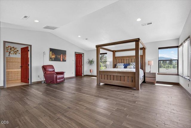 1748 NW Crescent Drive, Grants Pass, OR 97526