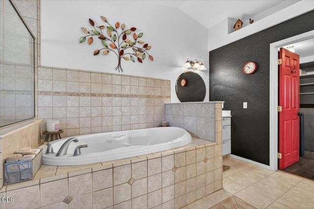 1748 NW Crescent Drive, Grants Pass, OR 97526
