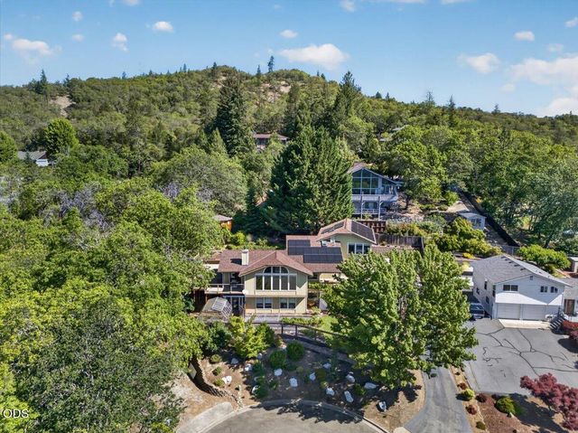 1748 NW Crescent Drive, Grants Pass, OR 97526