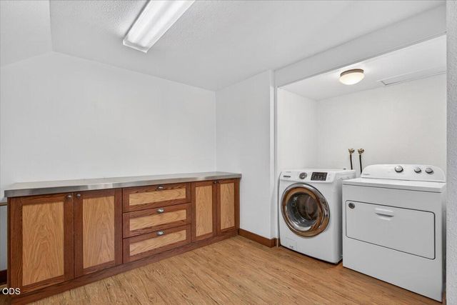 1748 NW Crescent Drive, Grants Pass, OR 97526