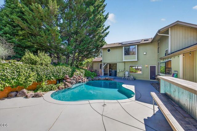 1748 NW Crescent Drive, Grants Pass, OR 97526