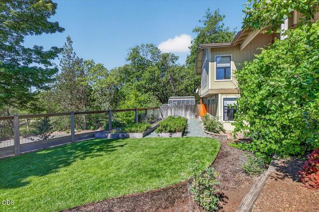 1748 NW Crescent Drive, Grants Pass, OR 97526