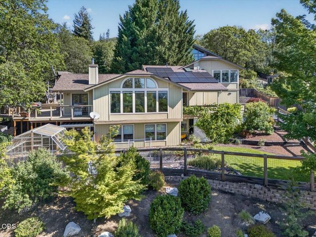 1748 NW Crescent Drive, Grants Pass, OR 97526