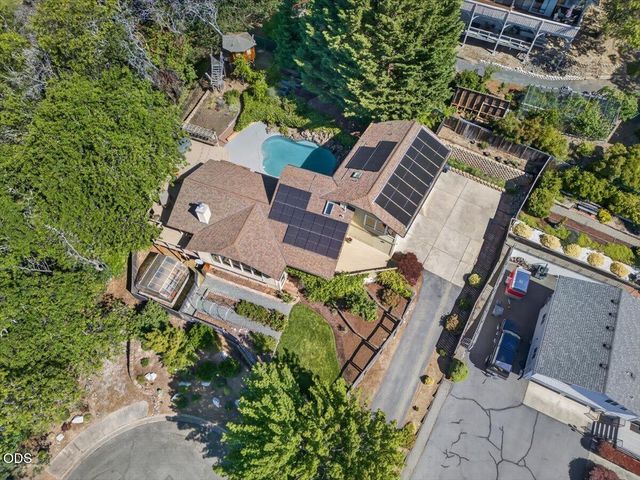 1748 NW Crescent Drive, Grants Pass, OR 97526