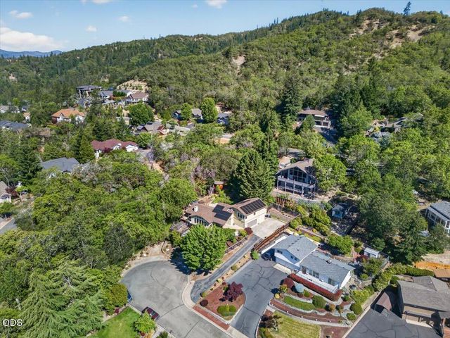 1748 NW Crescent Drive, Grants Pass, OR 97526