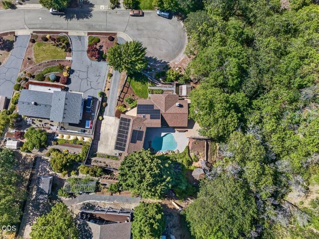 1748 NW Crescent Drive, Grants Pass, OR 97526