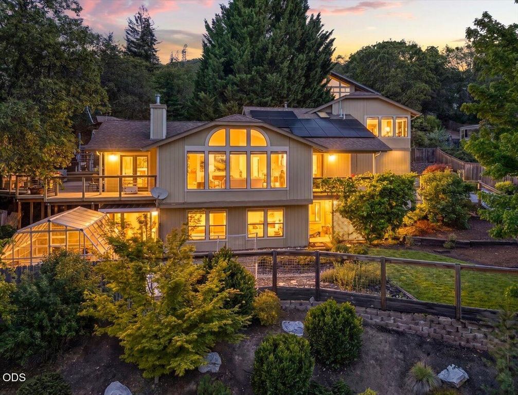 1748 NW Crescent Drive, Grants Pass, OR 97526