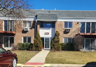 10389 Dearlove Road 1I, Glenview, IL 60625