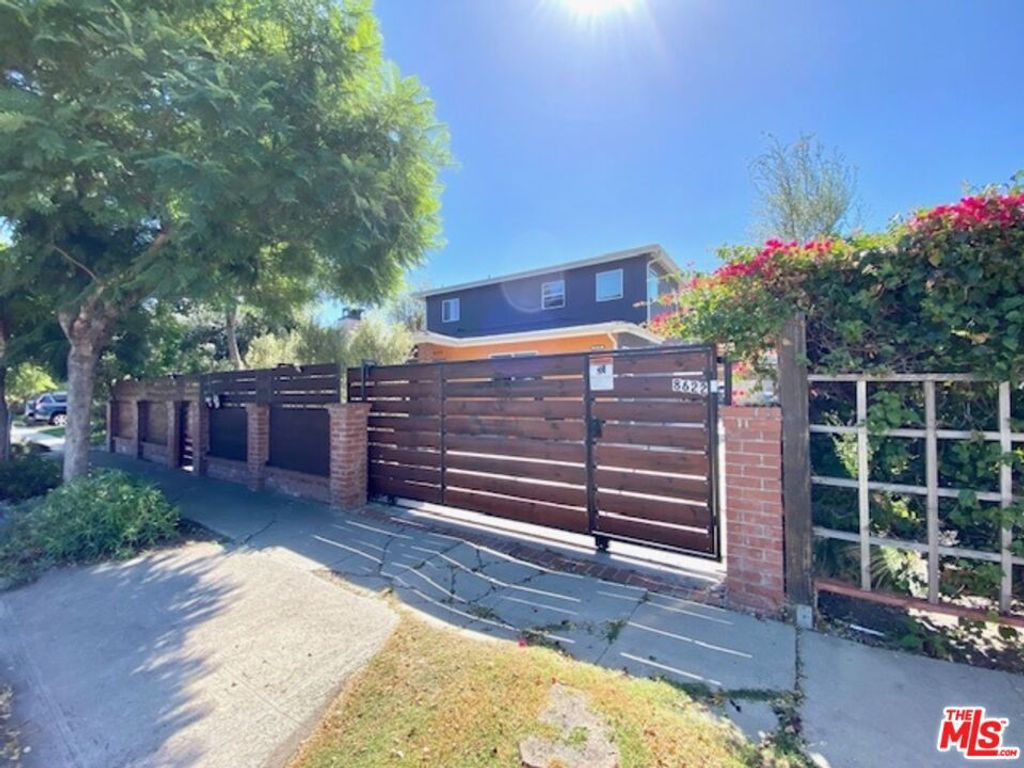 8620 Melvil Street 1, Los Angeles, CA 90034