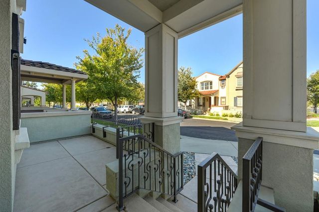 3064 Parkham Dr, Roseville, CA 95747