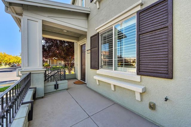 3064 Parkham Dr, Roseville, CA 95747