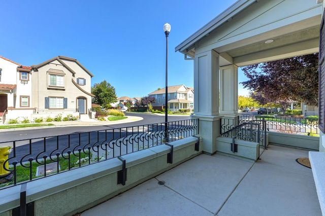 3064 Parkham Dr, Roseville, CA 95747