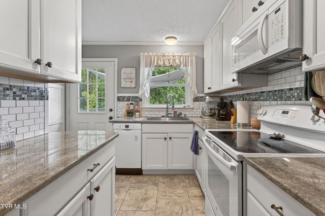 105 Cedar Lane, Bristol, VA 24201
