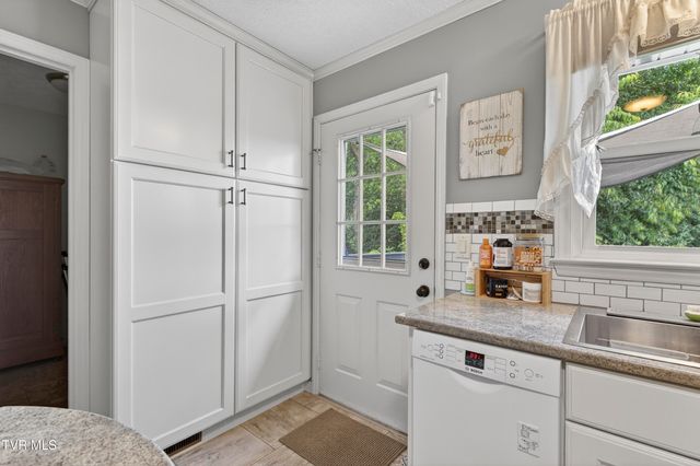 105 Cedar Lane, Bristol, VA 24201