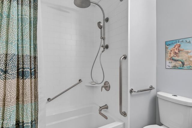 105 Cedar Lane, Bristol, VA 24201