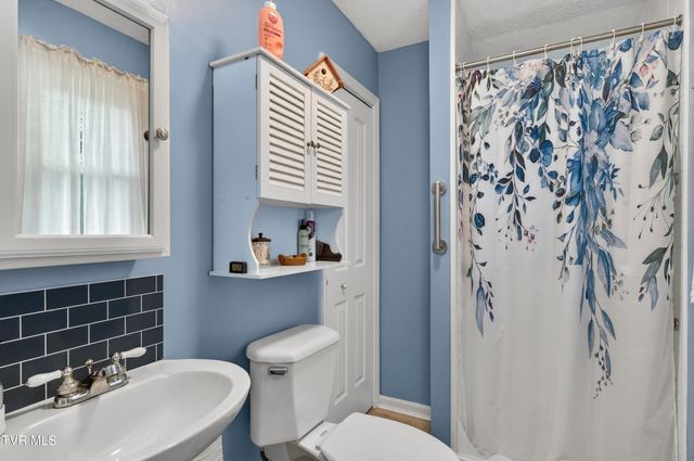 105 Cedar Lane, Bristol, VA 24201