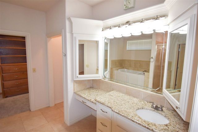 1622 NW 36th St, Lawton, OK 73505
