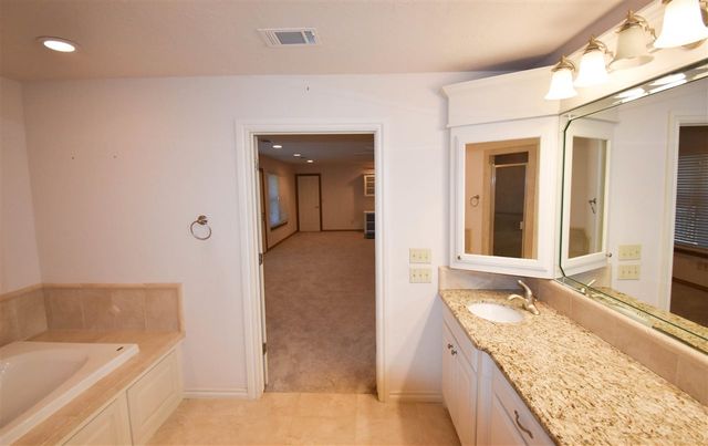 1622 NW 36th St, Lawton, OK 73505