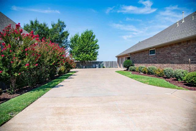 1622 NW 36th St, Lawton, OK 73505