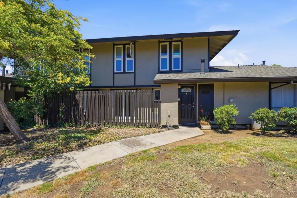 Image 1 of property listing at 1806 Chinquapin Court C, Concord, CA 94519