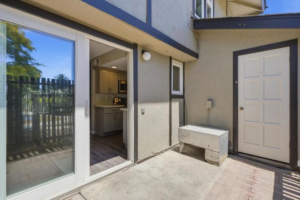 Image 12 of property listing at 1806 Chinquapin Court C, Concord, CA 94519