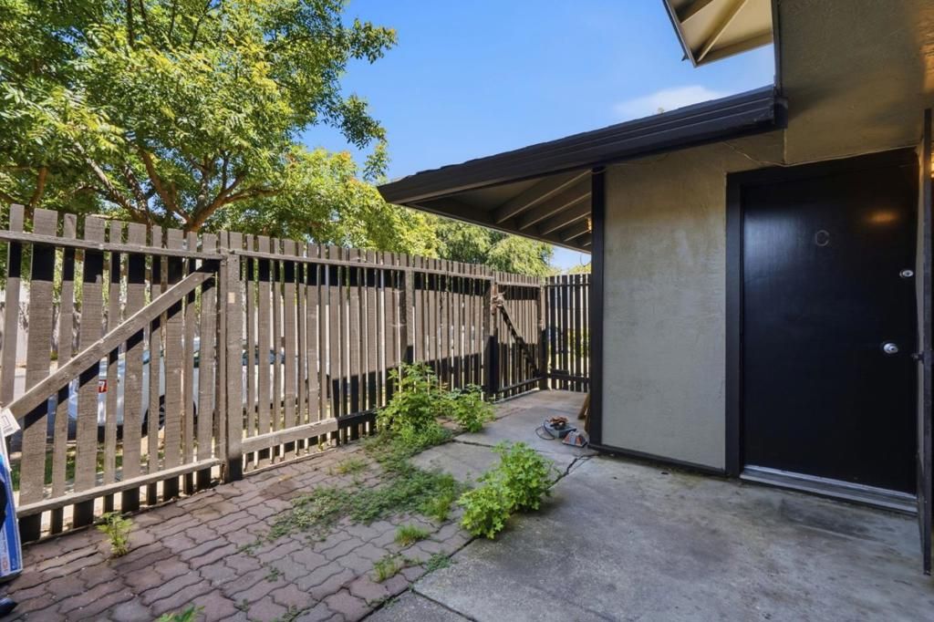 Image 13 of property listing at 1806 Chinquapin Court C, Concord, CA 94519