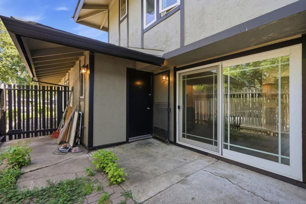 Image 14 of property listing at 1806 Chinquapin Court C, Concord, CA 94519