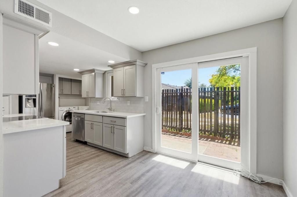 Image 6 of property listing at 1806 Chinquapin Court C, Concord, CA 94519