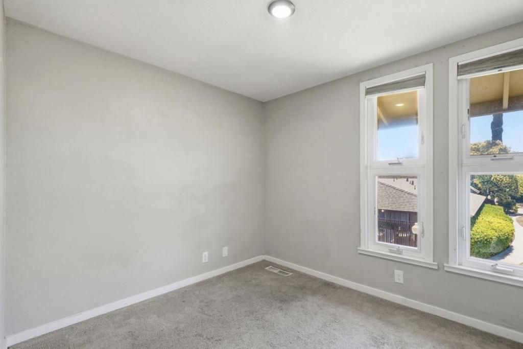 Image 9 of property listing at 1806 Chinquapin Court C, Concord, CA 94519