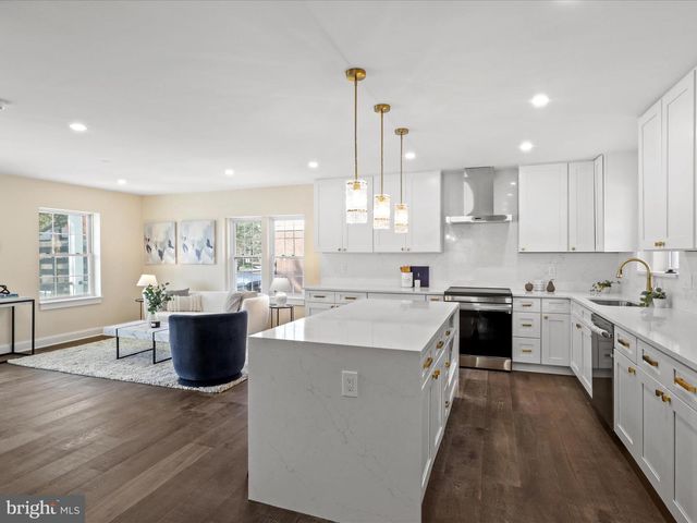 3413 WOODS AVE, Alexandria, VA 22302