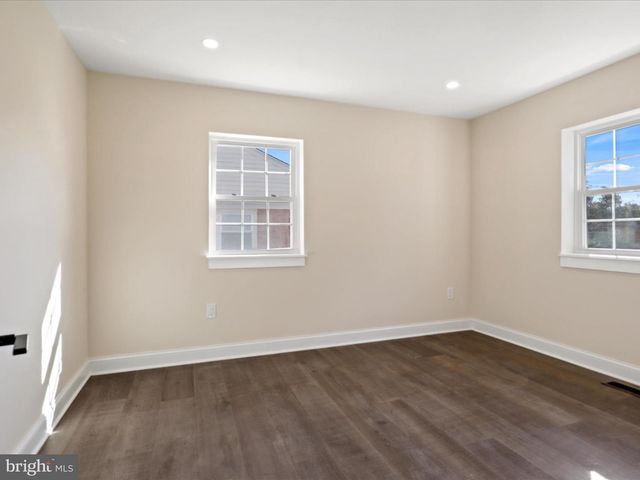 3413 WOODS AVE, Alexandria, VA 22302