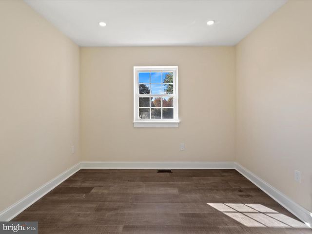 3413 WOODS AVE, Alexandria, VA 22302
